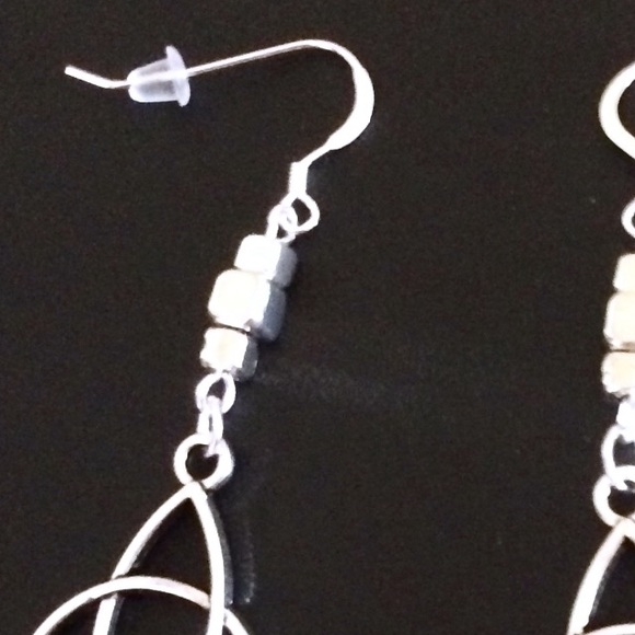 Silver Celtic trinity knot earrings - Picture 2 of 3